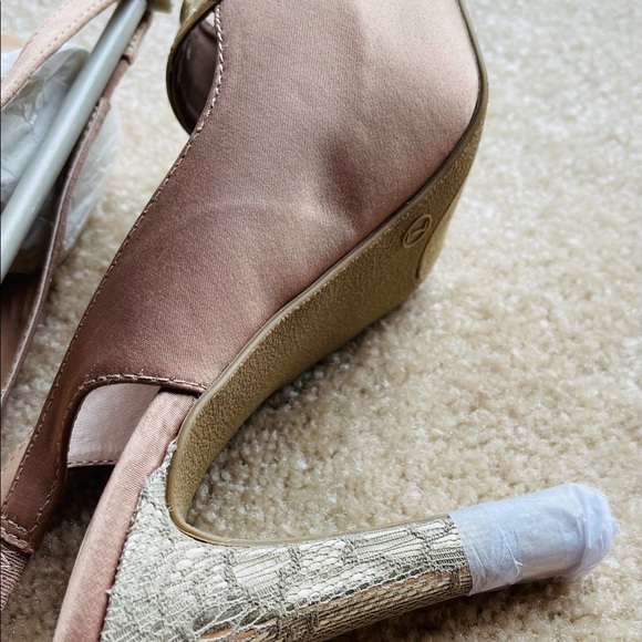 Heels, Gorgeous beige satin w/gold accents by Paula Abdul, size 7 - Picture 6 of 11
